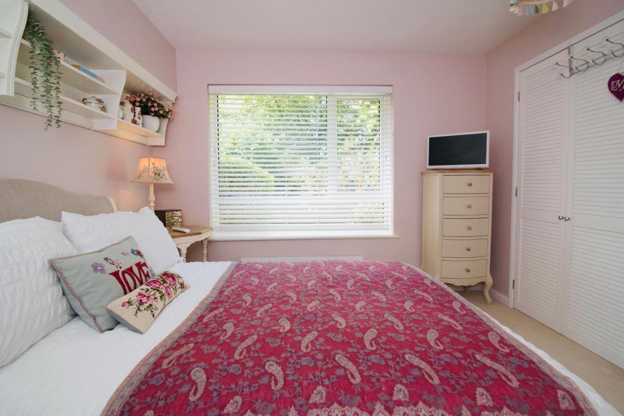 Aston Henry James Stunning One Bedroom Apartment In Royal Windsor Exterior photo