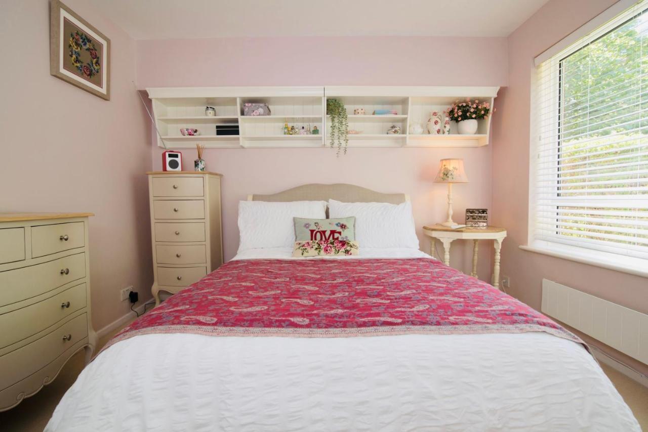 Aston Henry James Stunning One Bedroom Apartment In Royal Windsor Exterior photo